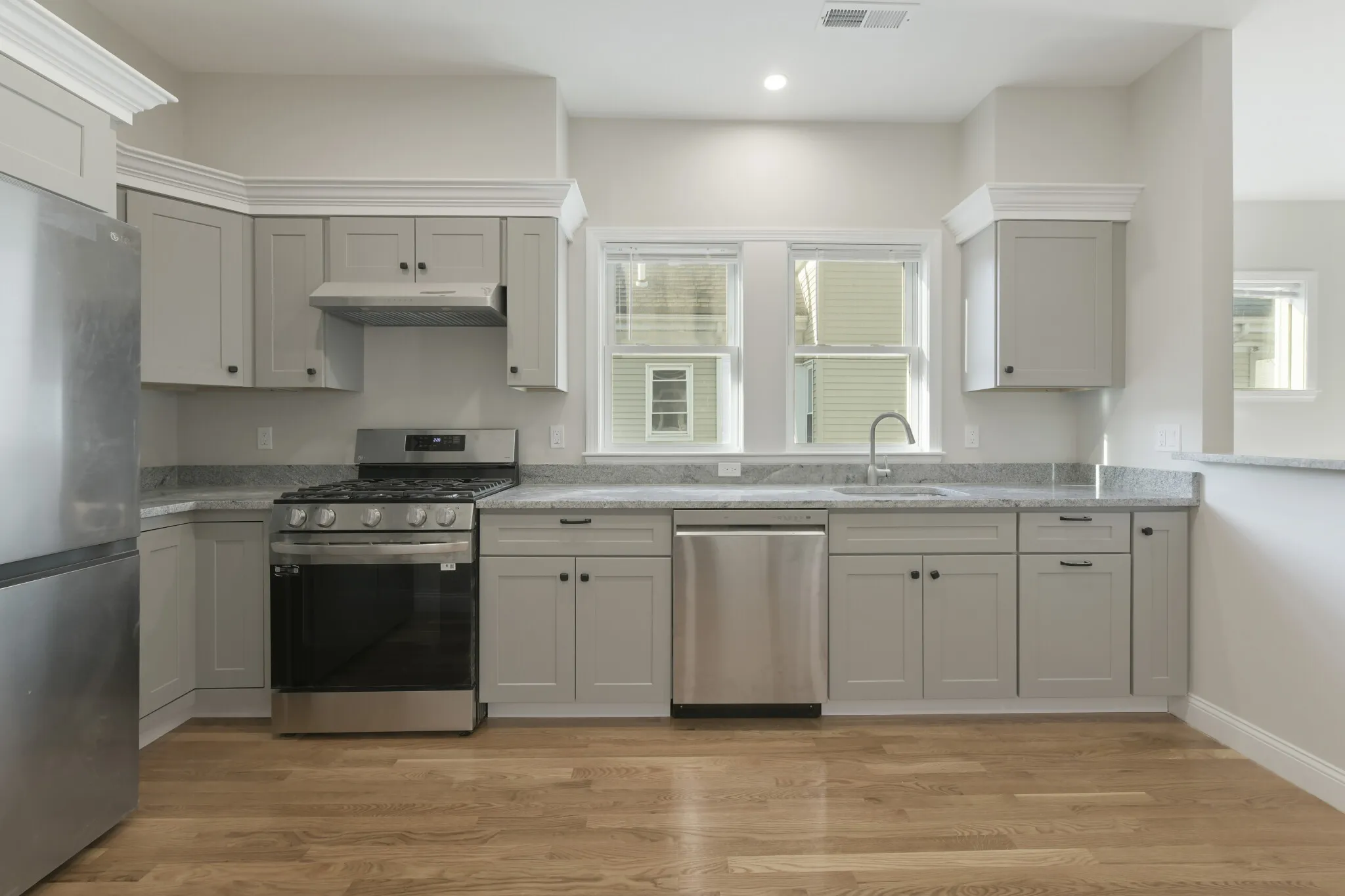 4 bed, 2 bath apartment for rent at 4 Benson St Unit 0, Brighton — photo 15 of 26