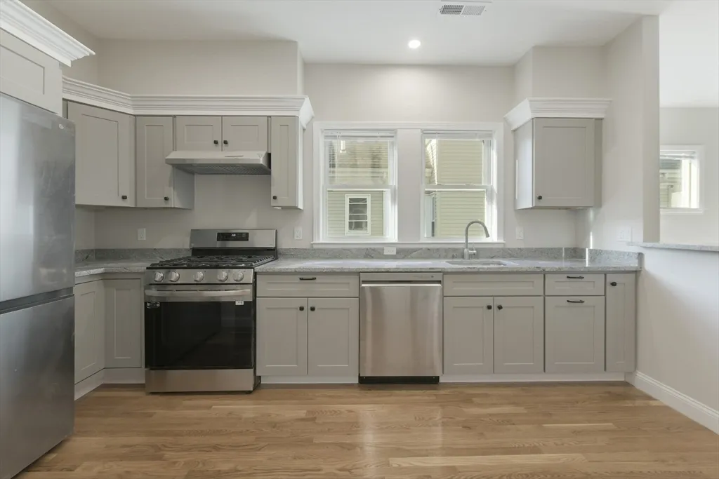 4 bed, 2 bath apartment for rent at 4 Benson St Unit 1, Brighton — photo 9 of 25