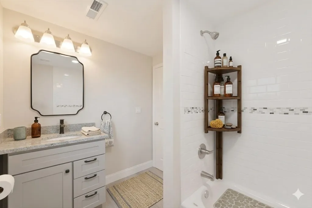 4 bed, 2 bath apartment for rent at 4 Benson St Unit 1, Brighton — photo 4 of 25
