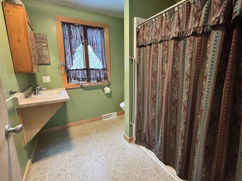 3 bed, 2 bath apartment for rent at 4 Braemore Rd, Taunton — photo 14 of 19