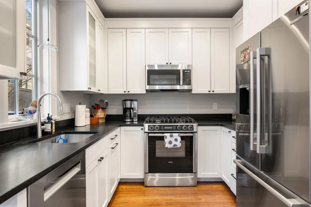 3 bed, 3 bath apartment for rent at 4 Brattle Cir Unit 4, West Cambridge — photo 6 of 21