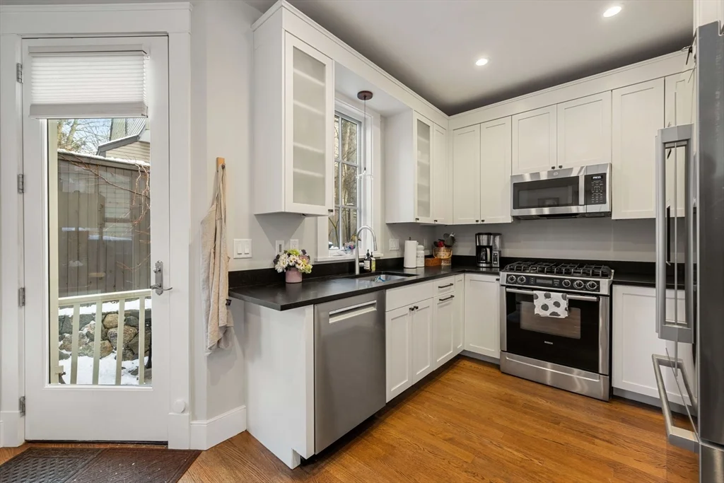 3 bed, 3 bath apartment for rent at 4 Brattle Cir Unit 4, West Cambridge — photo 7 of 21