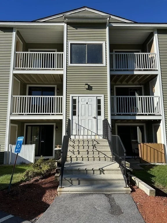 2 bed, 1 bath apartment for rent at 4 Bridgeview Circle Unit 31, Tyngsborough — photo 3 of 28