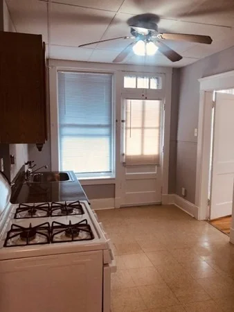 2 bed, 1 bath apartment for rent at 4 Brookline Unit 3, Holyoke — photo 3 of 11
