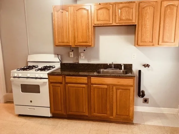 2 bed, 1 bath apartment for rent at 4 Brookline Unit 3, Holyoke — photo 2 of 11