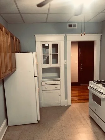 2 bed, 1 bath apartment for rent at 4 Brookline Unit 3, Holyoke — photo 5 of 11