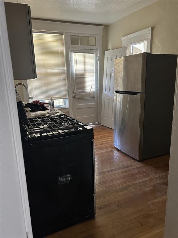 2 bed, 1 bath apartment for rent at 4 Brookline Unit 4, Holyoke — photo 6 of 8