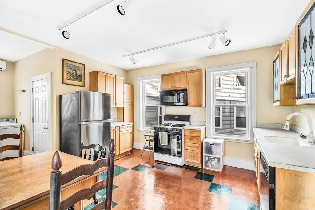 4 bed, 1 bath apartment for rent at 4 Bucknam St Unit 2, Mission Hill — photo 3 of 15