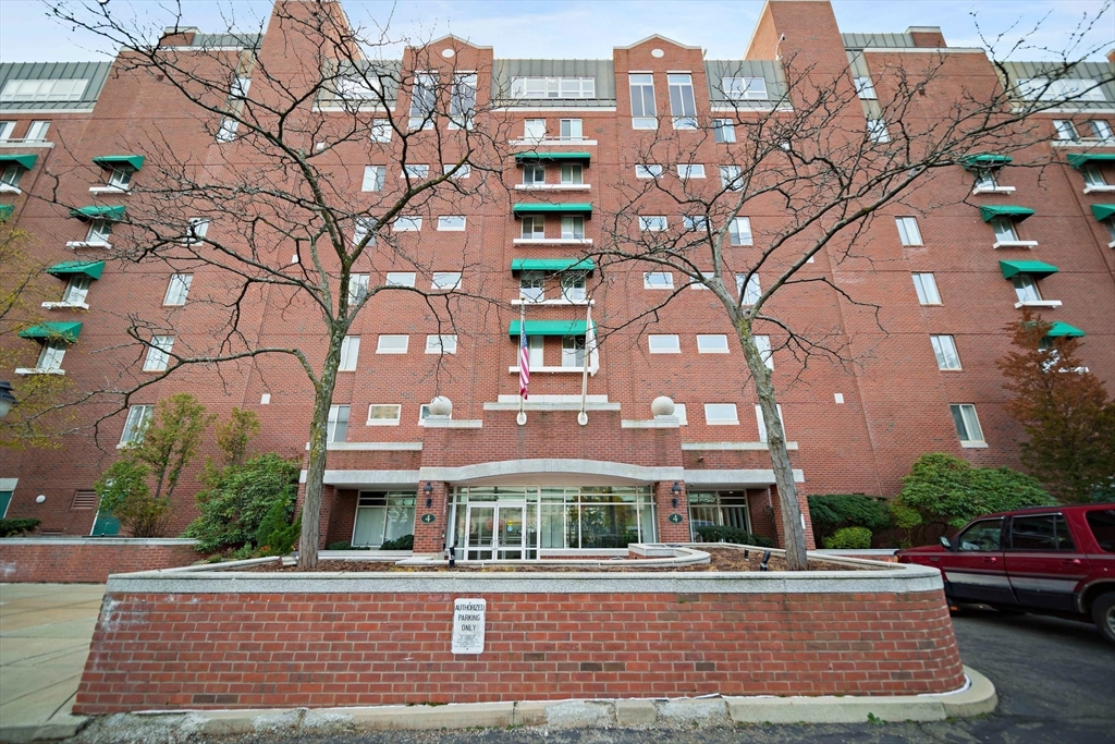 1 bed, 2 bath apartment for rent at 4 Canal Park Unit 507, East Cambridge