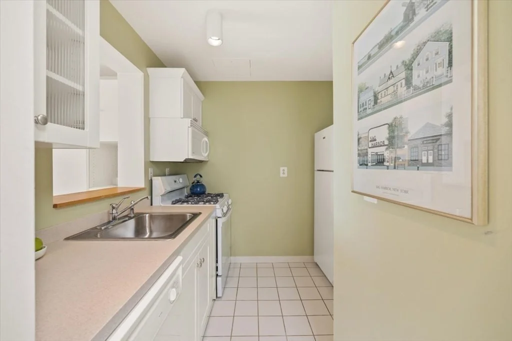Studio bed, 1 bath apartment for rent at 4 Canal Park Unit PH10, East Cambridge — photo 3 of 9