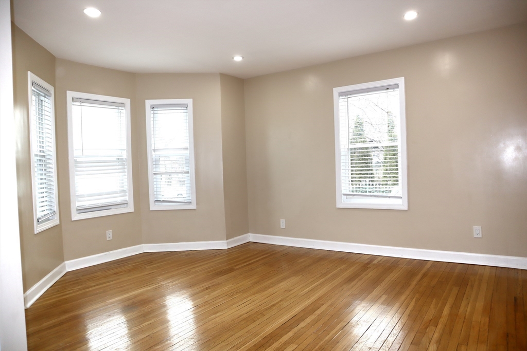 3 bed, 3 bath apartment for rent at 4 Champlain Rd, Salem — photo 27 of 42
