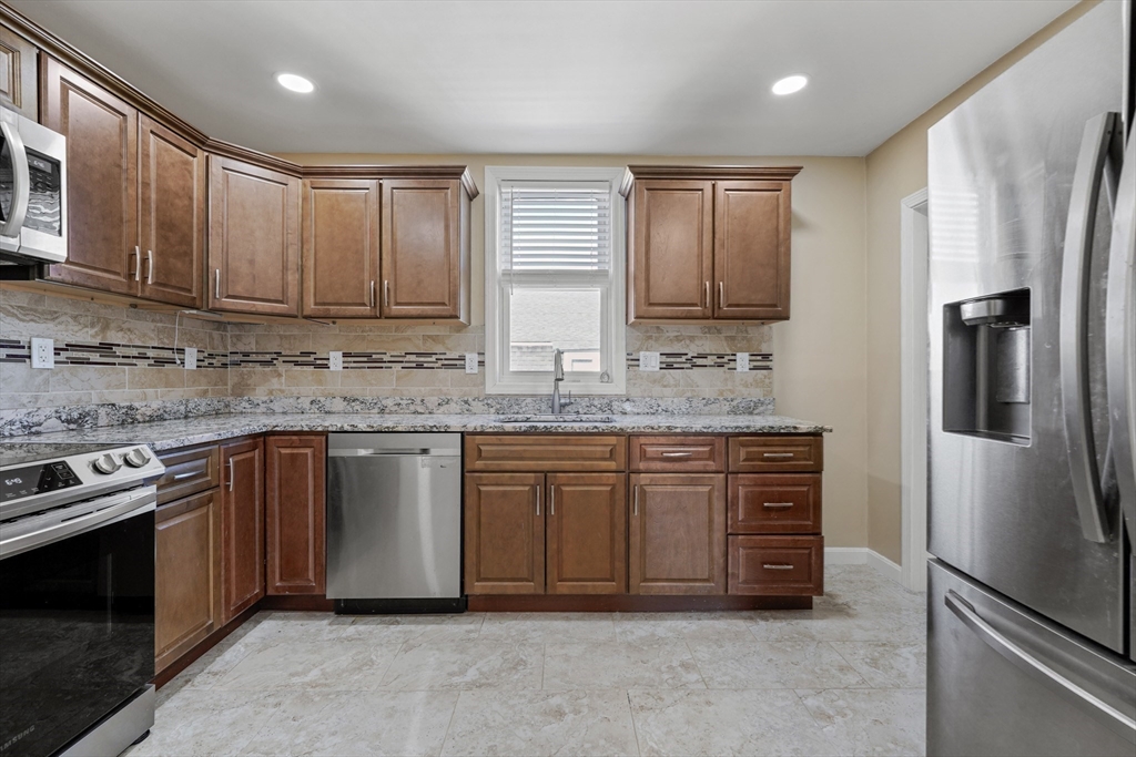 3 bed, 3 bath apartment for rent at 4 Champlain Rd, Salem — photo 10 of 42
