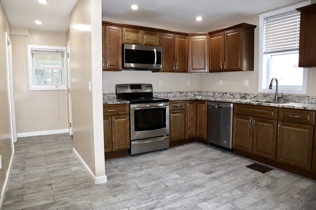 3 bed, 3 bath apartment for rent at 4 Champlain Rd, Salem — photo 19 of 42