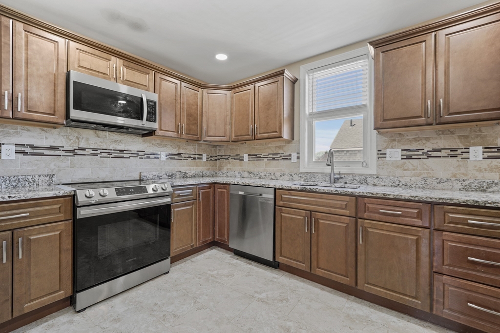 3 bed, 3 bath apartment for rent at 4 Champlain Rd, Salem — photo 9 of 42