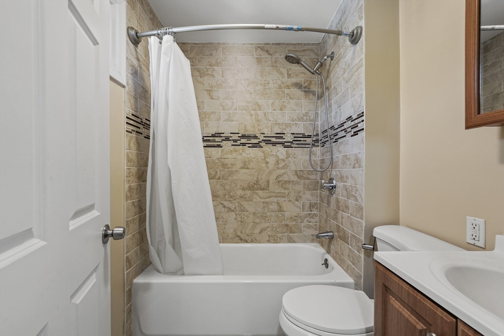 3 bed, 3 bath apartment for rent at 4 Champlain Rd, Salem — photo 13 of 42