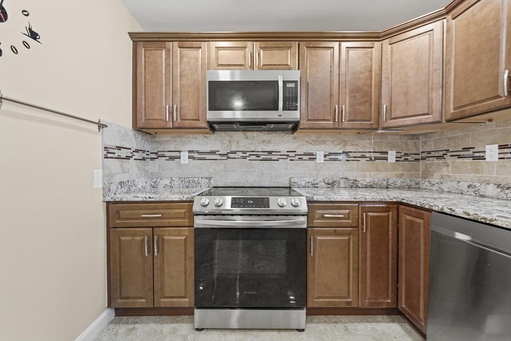 3 bed, 3 bath apartment for rent at 4 Champlain Rd, Salem — photo 8 of 42
