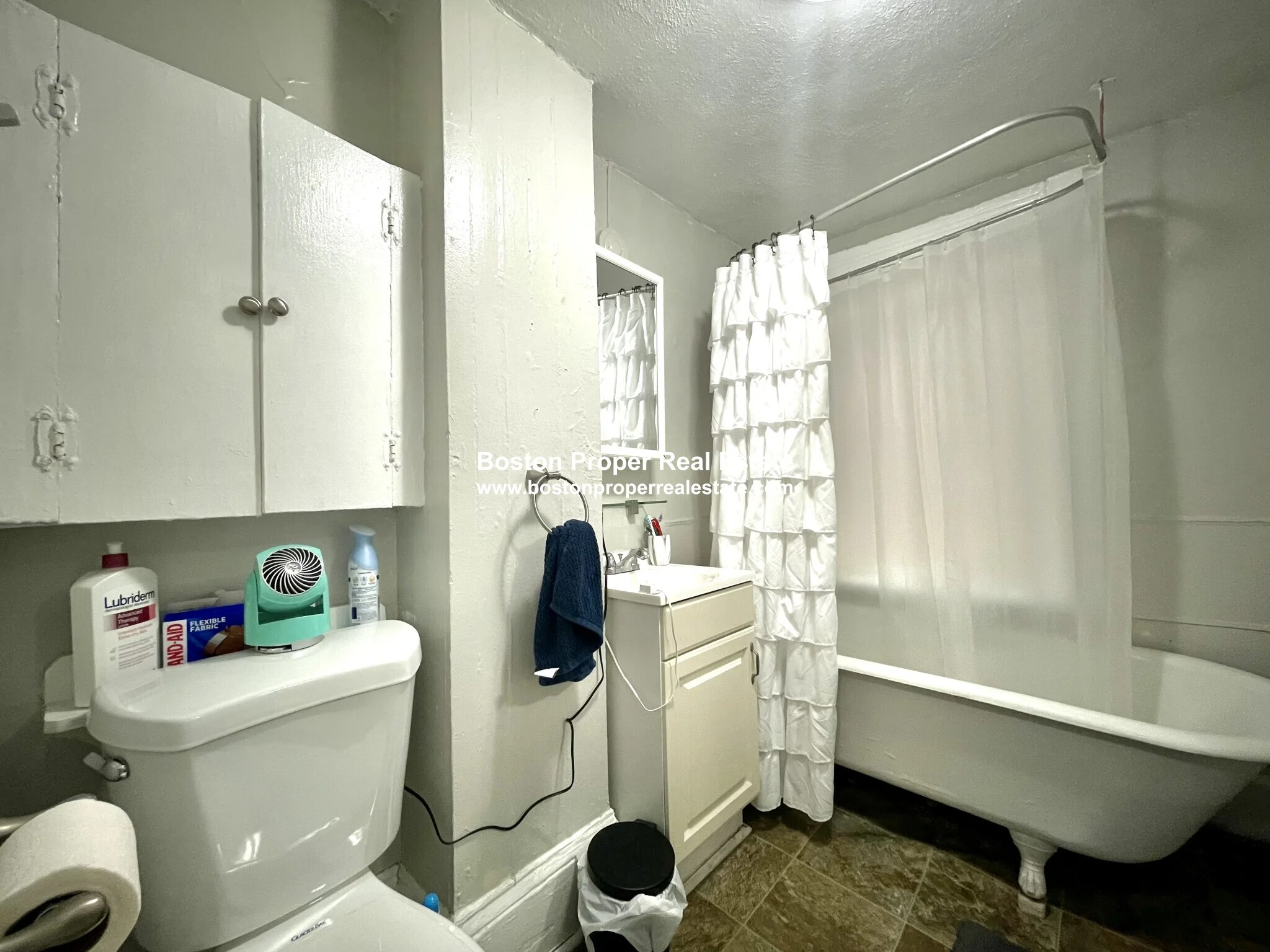 2 bed, 1 bath apartment for rent at 4 Champney Pl Unit 3, Beacon Hill — photo 7 of 8