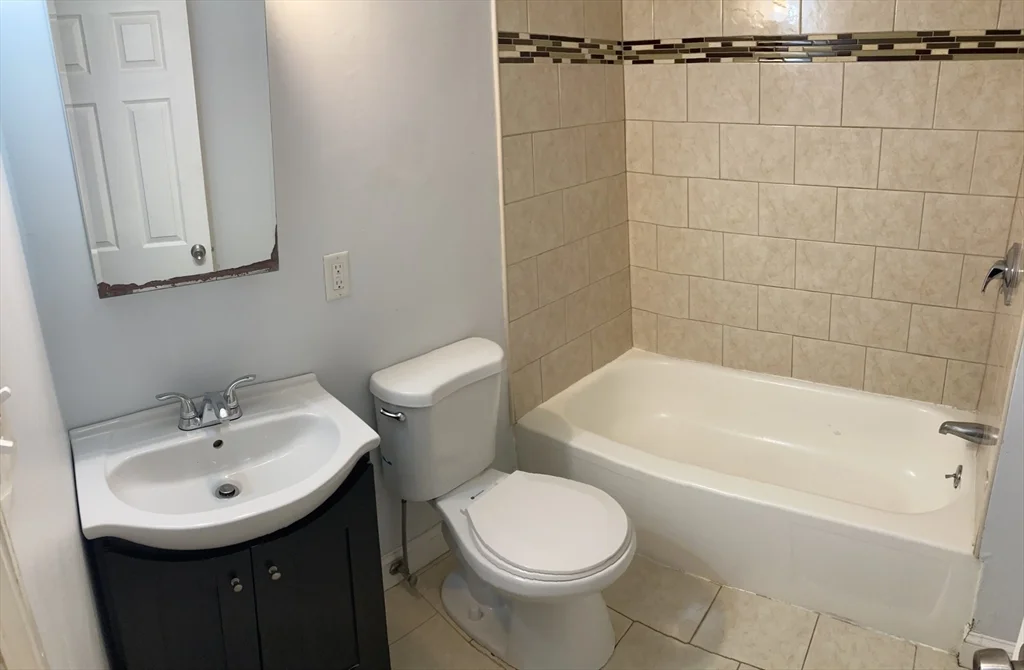 1 bed, 2 bath apartment for rent at 4 Charles St Unit 2, Winthrop — photo 10 of 13
