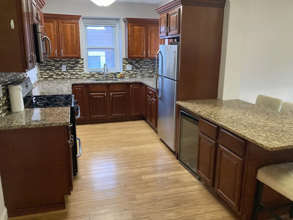 1 bed, 2 bath apartment for rent at 4 Charles St Unit 2, Winthrop — photo 3 of 13