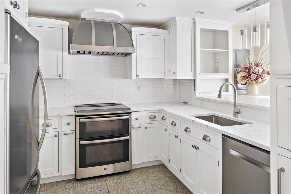2 bed, 2 bath apartment for rent at 4 Charlesgate E Unit 101, Back Bay — photo 4 of 30