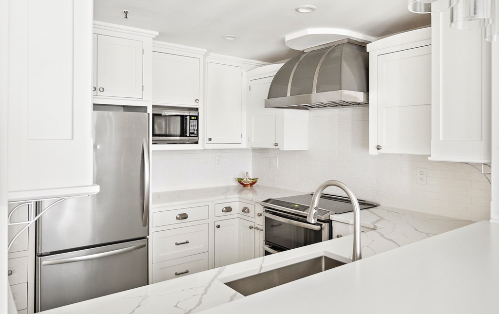 2 bed, 2 bath apartment for rent at 4 Charlesgate E Unit 101, Back Bay — photo 5 of 30