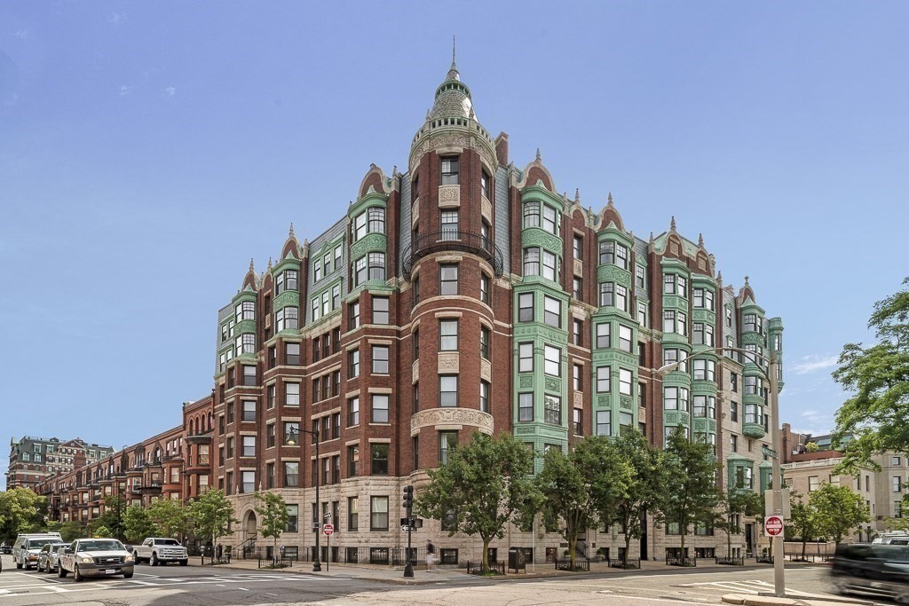 2 bed, 2 bath apartment for rent at 4 Charlesgate E Unit 101, Back Bay — photo 2 of 30
