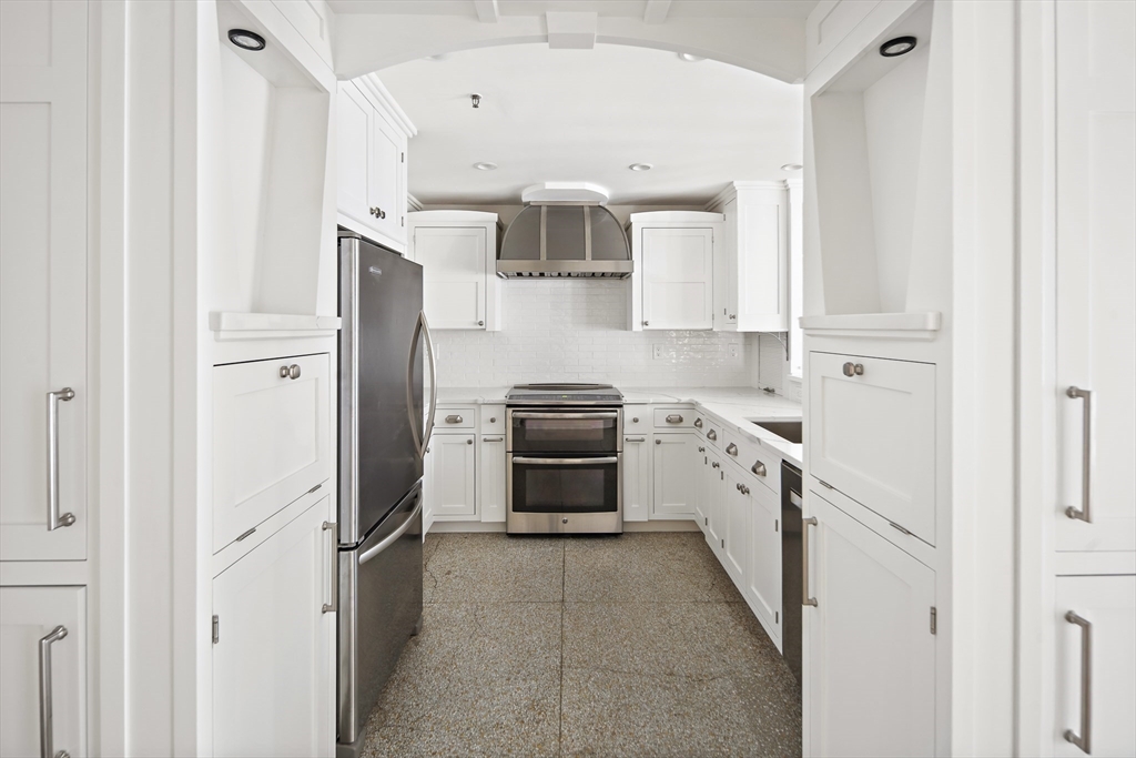 2 bed, 2 bath apartment for rent at 4 Charlesgate E Unit 101, Back Bay — photo 3 of 30