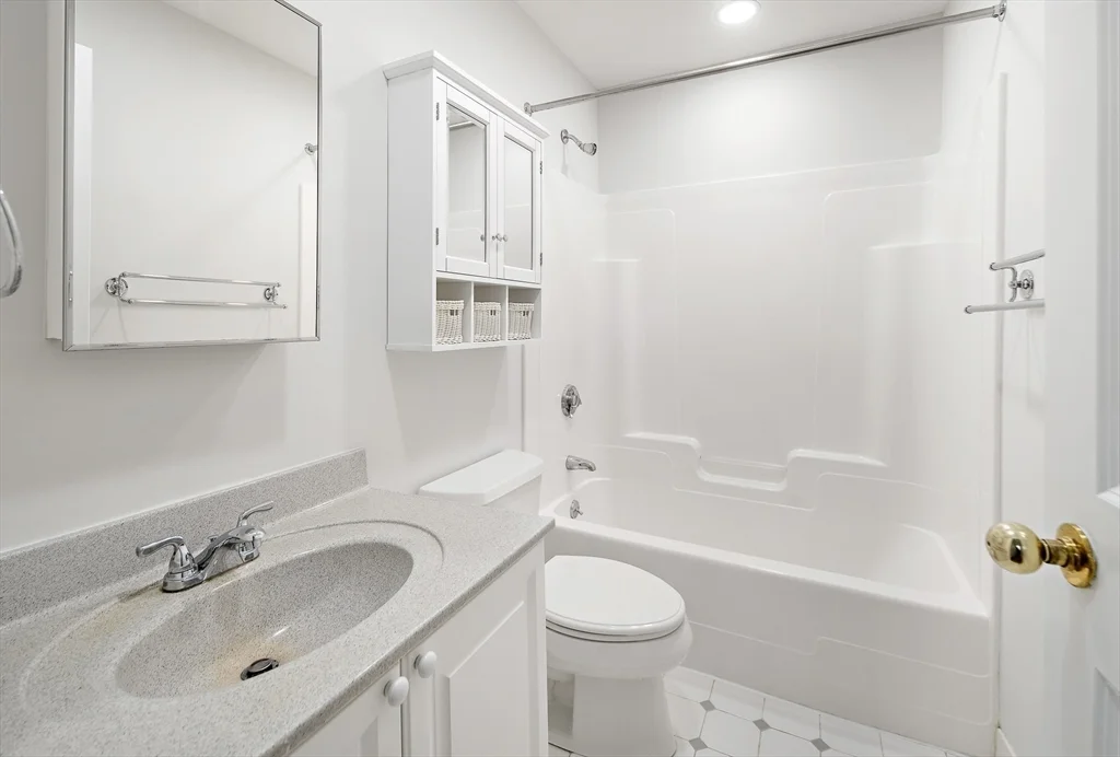 2 bed, 2 bath apartment for rent at 4 Charlesgate E Unit 201, Back Bay — photo 15 of 30