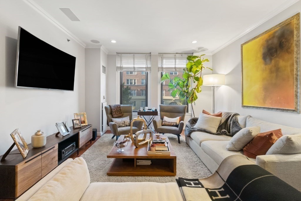 3 bed, 2 bath apartment for rent at 4 Charlesgate E Unit 202, Back Bay — photo 3 of 24