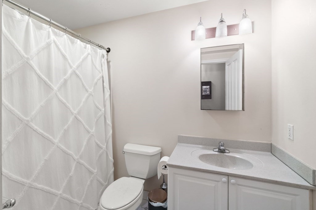 3 bed, 2 bath apartment for rent at 4 Charlesgate E Unit 202, Back Bay — photo 11 of 24