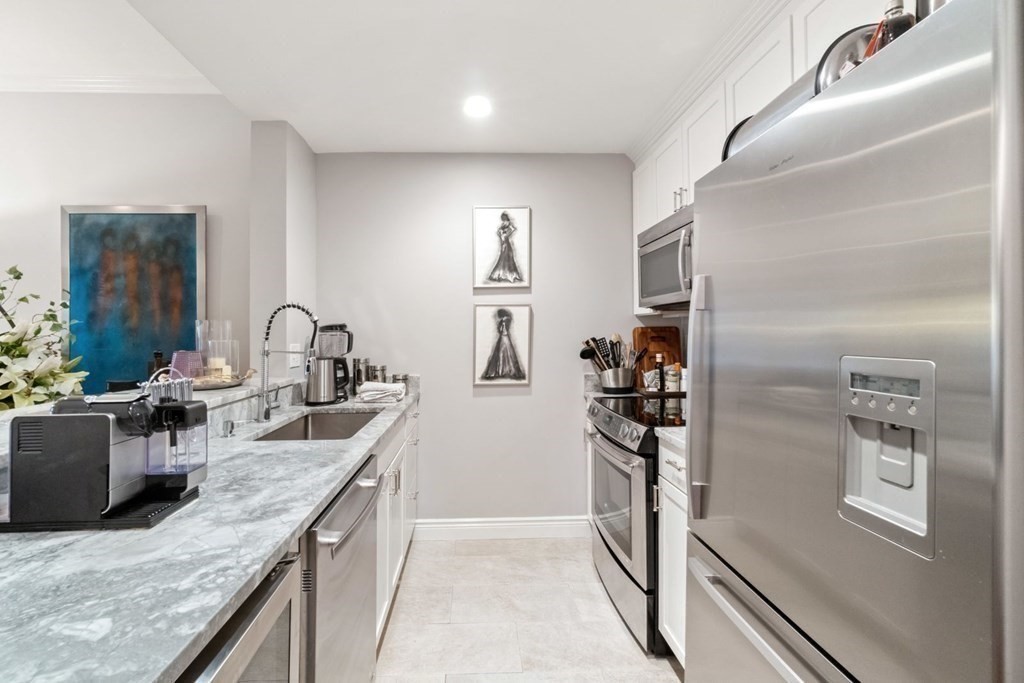 3 bed, 2 bath apartment for rent at 4 Charlesgate E Unit 202, Back Bay — photo 6 of 24
