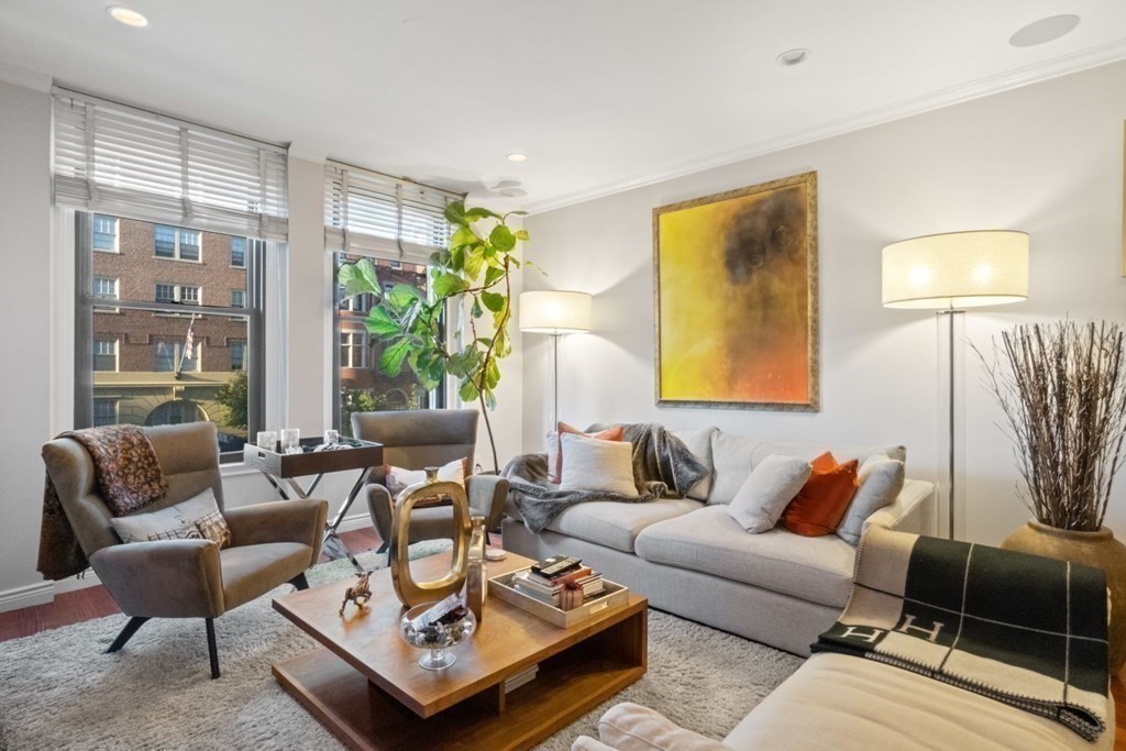 3 bed, 2 bath apartment for rent at 4 Charlesgate E Unit 202, Back Bay — photo 2 of 24