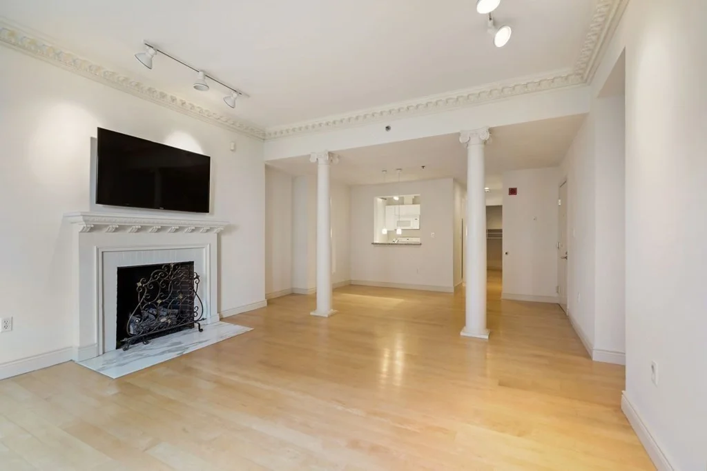 2 bed, 2 bath apartment for rent at 4 Charlesgate E Unit 302, Boston — photo 3 of 20