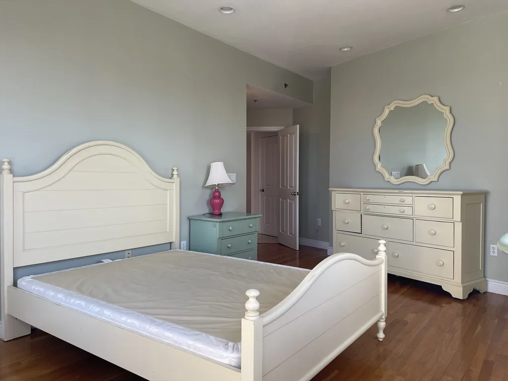 2 bed, 2 bath apartment for rent at 4 Charlesgate E Unit 304, Back Bay — photo 14 of 24