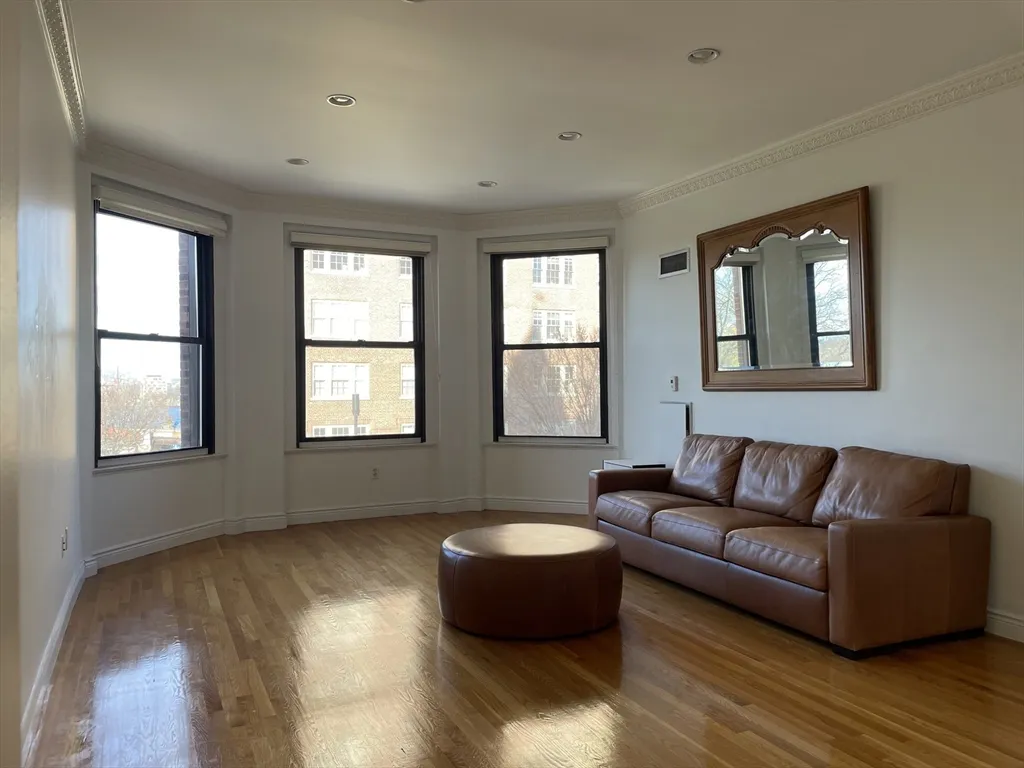 2 bed, 2 bath apartment for rent at 4 Charlesgate E Unit 304, Back Bay — photo 4 of 24