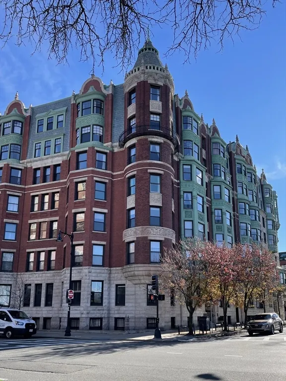 2 bed, 2 bath apartment for rent at 4 Charlesgate E Unit 304, Back Bay — photo 2 of 24