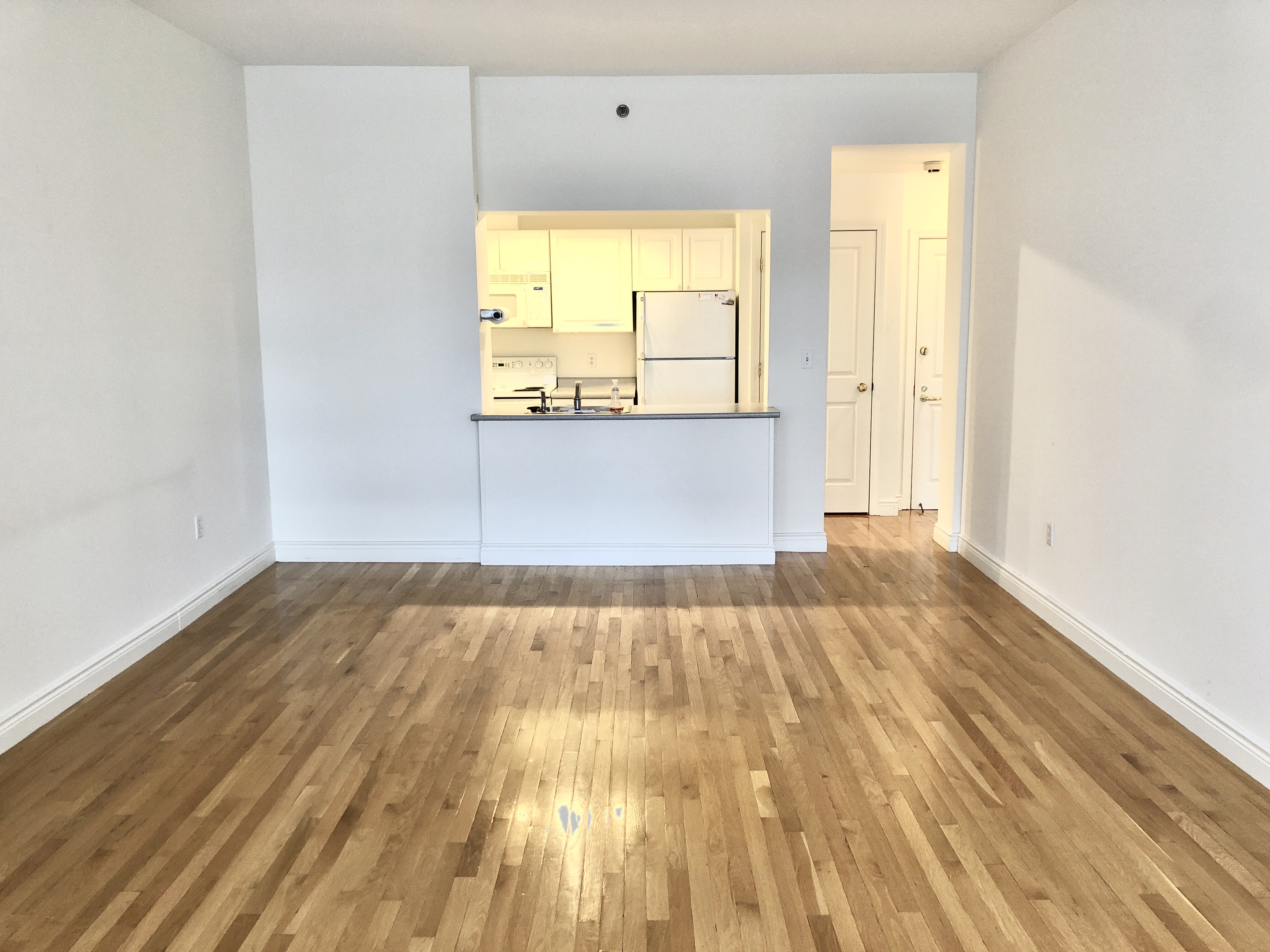 1 bed, 1 bath apartment for rent at 4 Charlesgate E Unit 37, Back Bay — photo 3 of 12