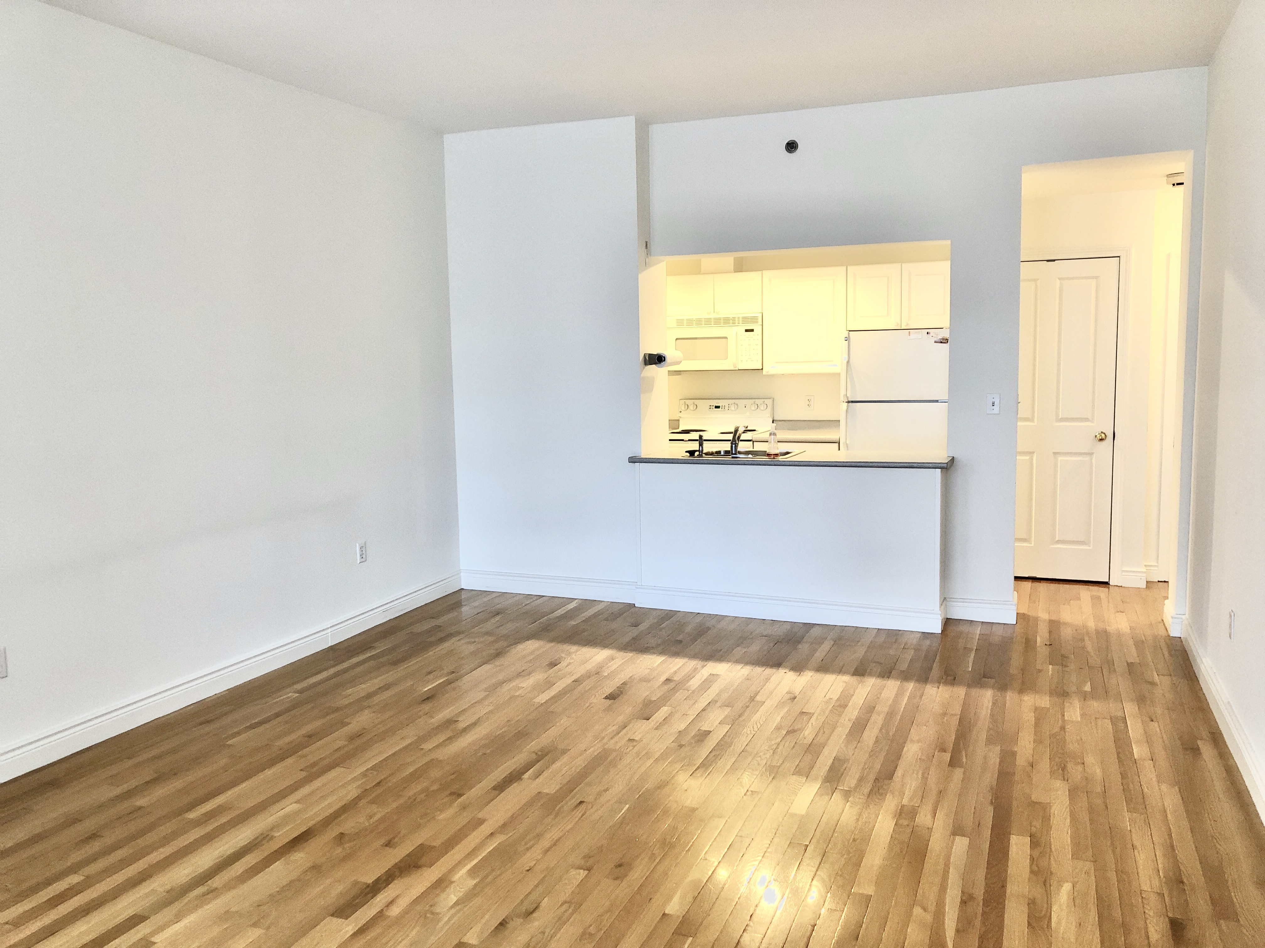 1 bed, 1 bath apartment for rent at 4 Charlesgate E Unit 37, Back Bay — photo 4 of 12
