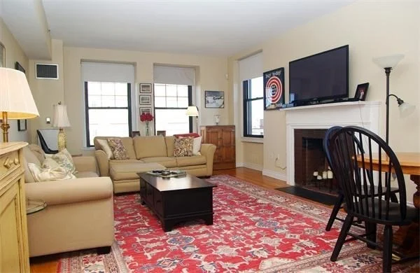 1 bed, 1 bath apartment for rent at 4 Charlesgate E Unit 602, Back Bay — photo 3 of 24