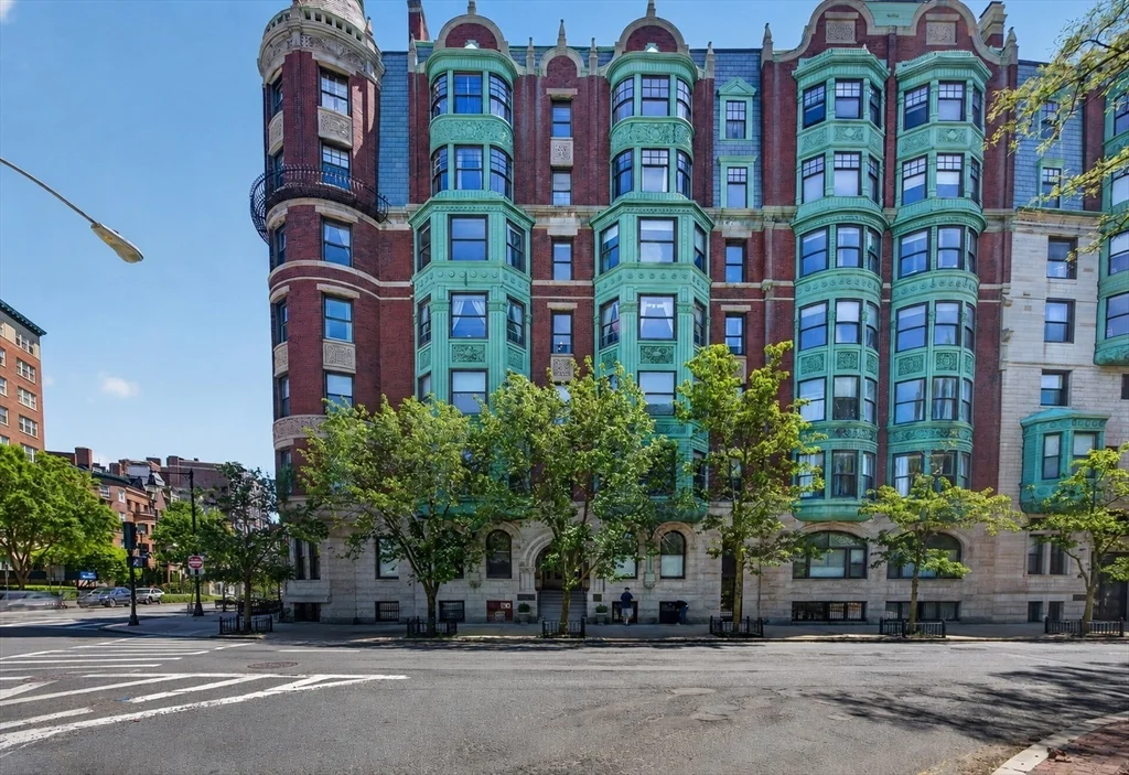 2 bed, 2 bath apartment for rent at 4 Charlesgate E Unit 701, Back Bay — photo 32 of 33