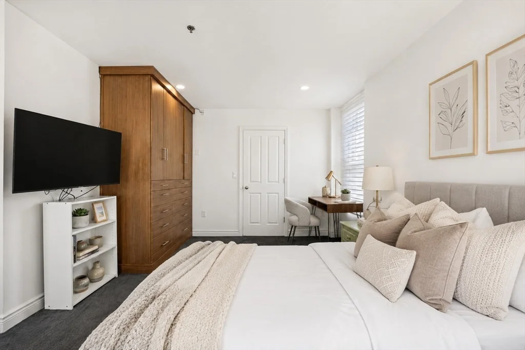 2 bed, 2 bath apartment for rent at 4 Charlesgate E Unit 701, Back Bay — photo 13 of 33