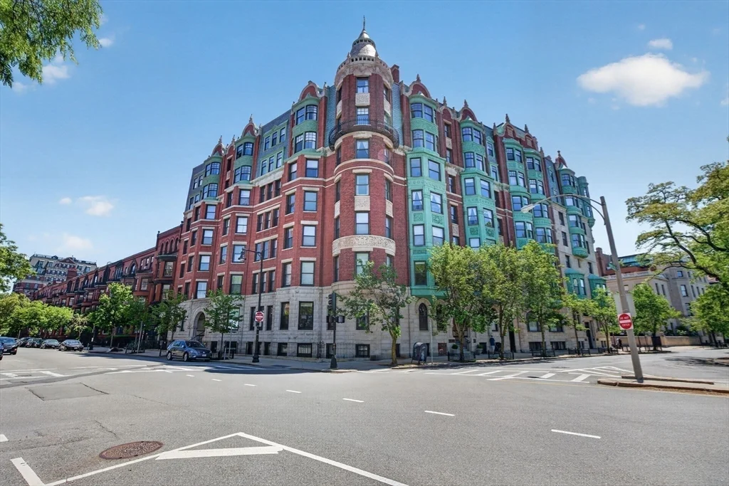 2 bed, 2 bath apartment for rent at 4 Charlesgate E Unit 701, Back Bay — photo 31 of 33