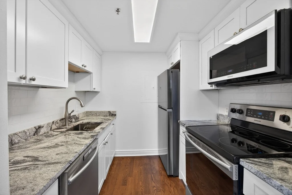2 bed, 2 bath apartment for rent at 4 Charlesgate E Unit 701, Back Bay — photo 9 of 33
