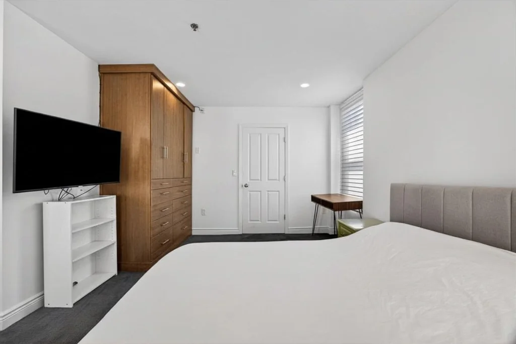 2 bed, 2 bath apartment for rent at 4 Charlesgate E Unit 701, Back Bay — photo 14 of 33