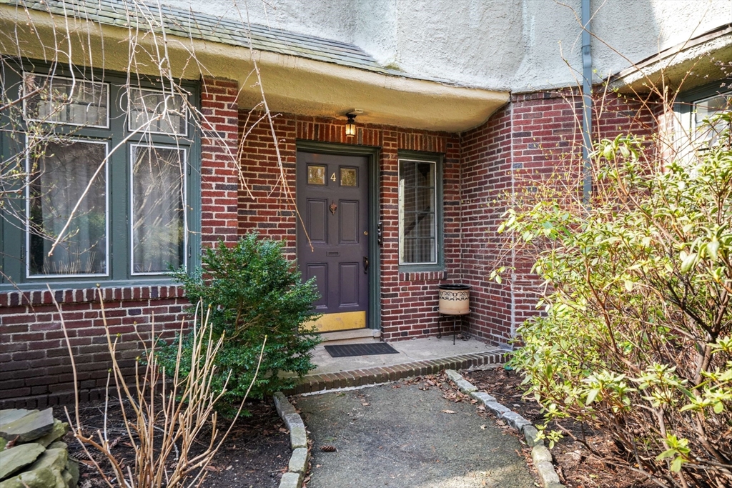 2 bed, 1 bath apartment for rent at 4 Chauncy Ter Unit 3, Neighborhood Nine