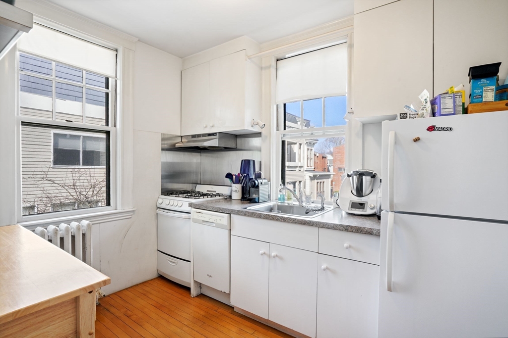 2 bed, 1 bath apartment for rent at 4 Chauncy Ter Unit 3, Neighborhood Nine — photo 4 of 8