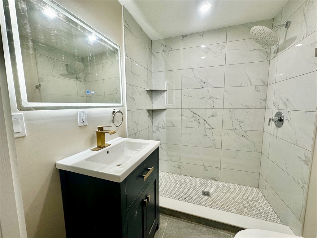 3 bed, 1 bath apartment for rent at 4 Chesterton St Unit 3, Roxbury — photo 5 of 9
