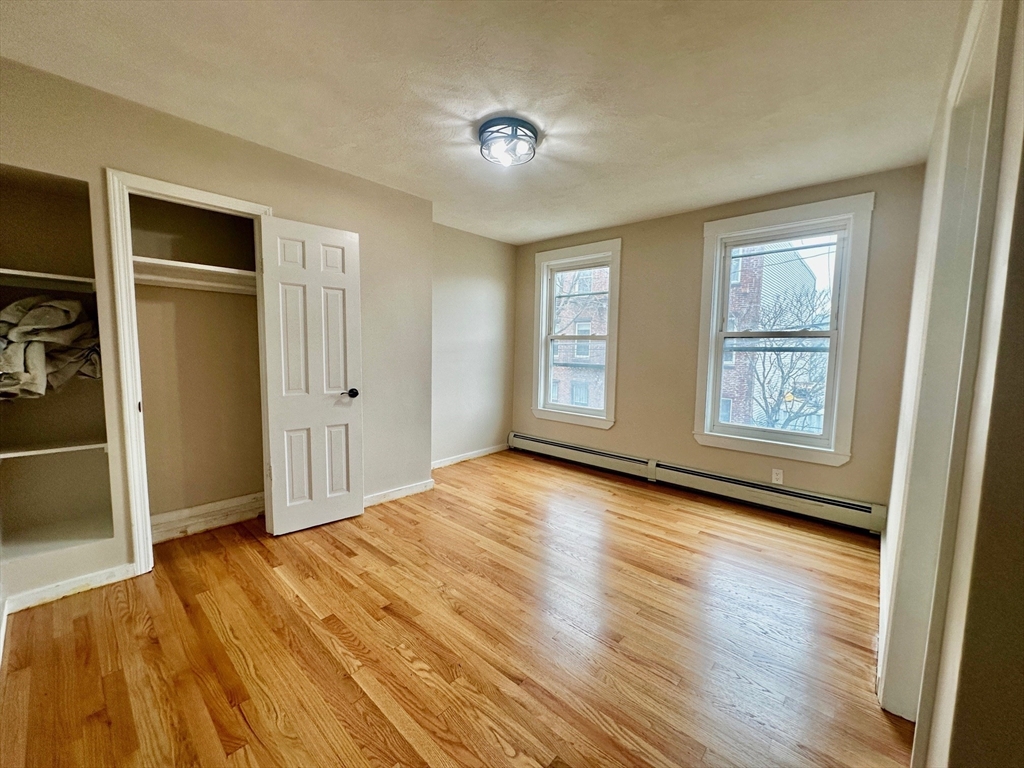 3 bed, 1 bath apartment for rent at 4 Chesterton St Unit 3, Roxbury — photo 4 of 9