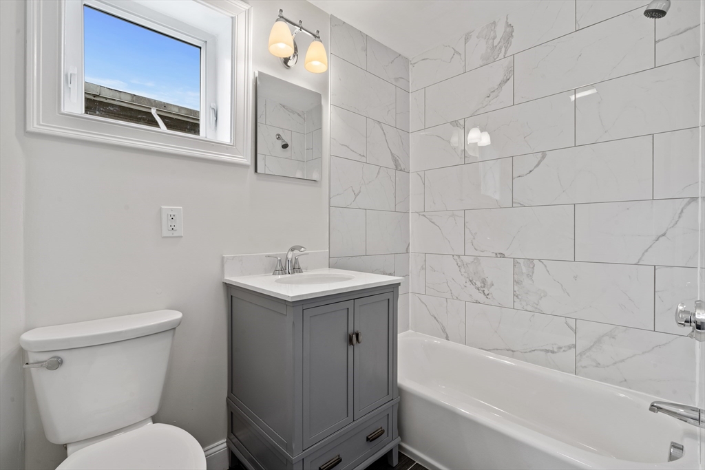 4 bed, 4 bath apartment for rent at 4 Chestnut Pl Unit 4, Brighton — photo 11 of 19
