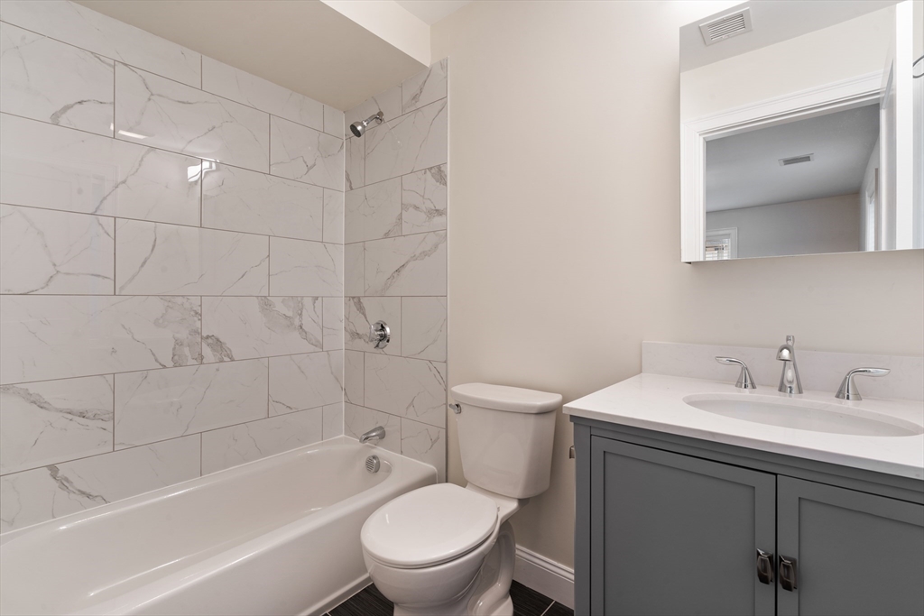 4 bed, 4 bath apartment for rent at 4 Chestnut Pl Unit 4, Brighton — photo 9 of 19